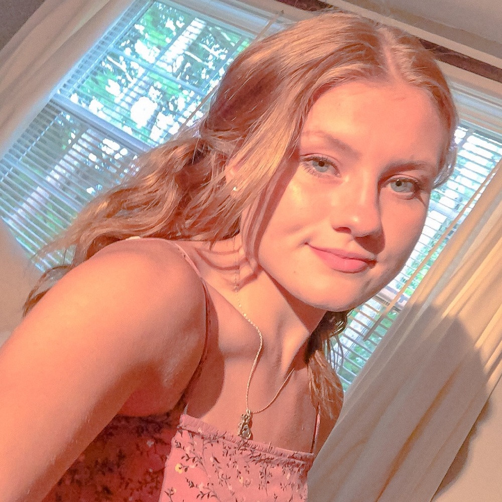 Meet your Posher, Caitlin